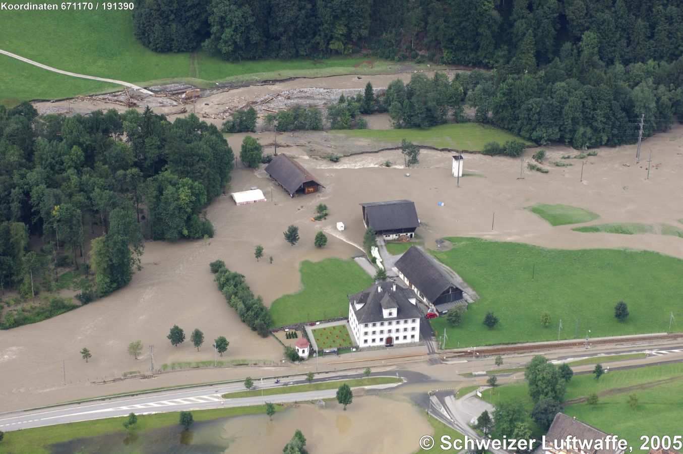 Überschwemmtes Grafenort (Engelberger Aa); Position 2'671'170.00, 1'191'443.75
